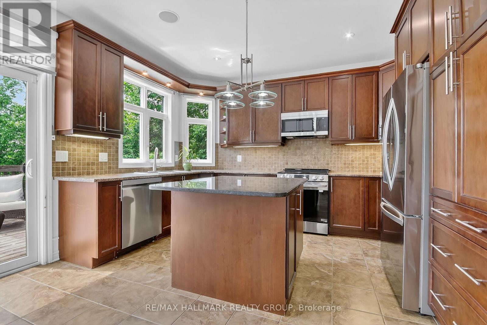 5 Bed, 4 Bath House for Sale in Ottawa – 189 BRIDGESTONE DRIVE, Ottawa – MLS# X13439238 - Image 3