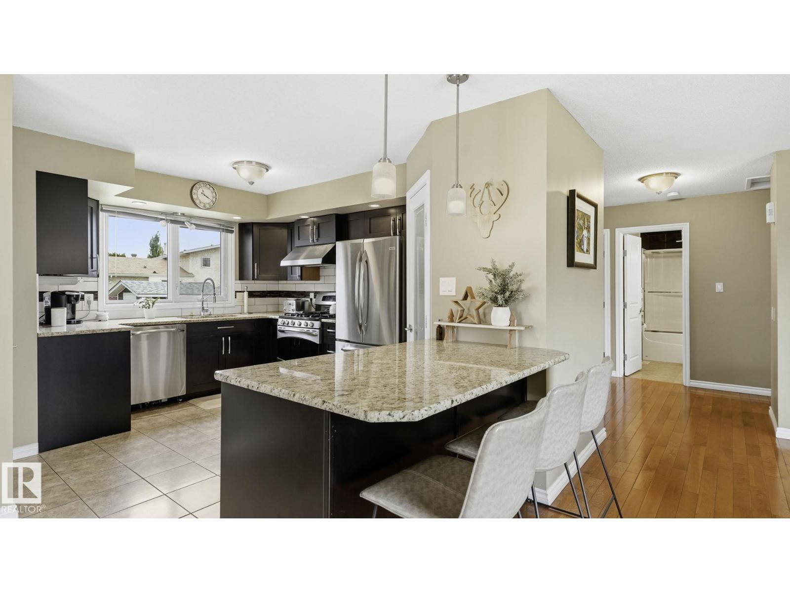 11020 162A AV NW - 18