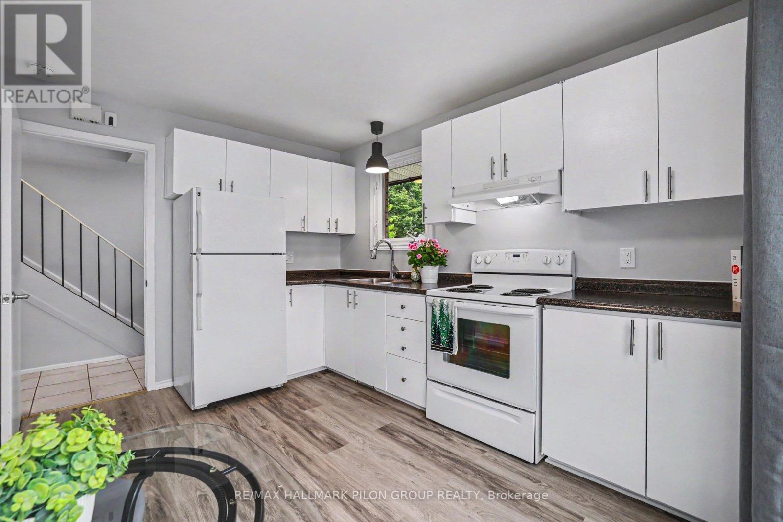 3 Bed, 2 Bath House for Sale in Ottawa – 70 – 2210 LOYOLA AVENUE, Ottawa – MLS# X13439056 - Image 8