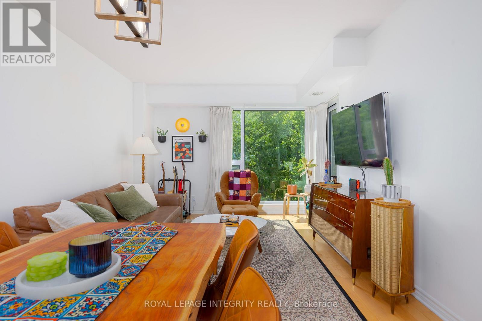 #206 250 LETT STREET - 10