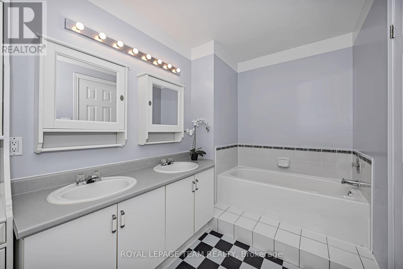 3 Bed, 3 Bath House for Sale in Ottawa – 23 ROBLYN WAY, Ottawa – MLS# X13439234 - Image 25