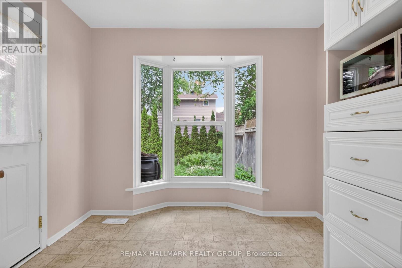 3 Bed, 2 Bath House for Sale in Ottawa – 38 AMHERST CRESCENT, Ottawa – MLS# X13439128 - Image 12