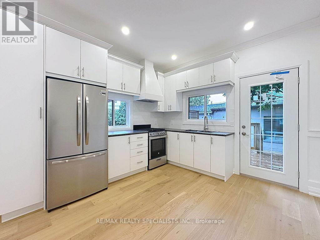 252 EARLSCOURT AVENUE - 10