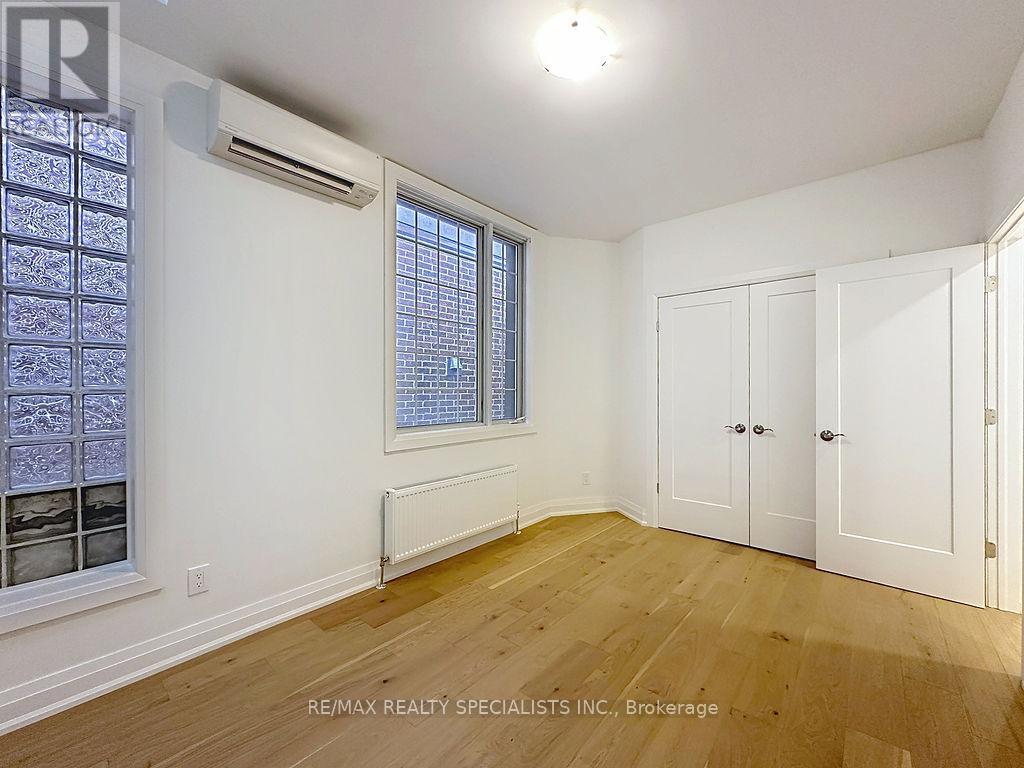 252 EARLSCOURT AVENUE - 23