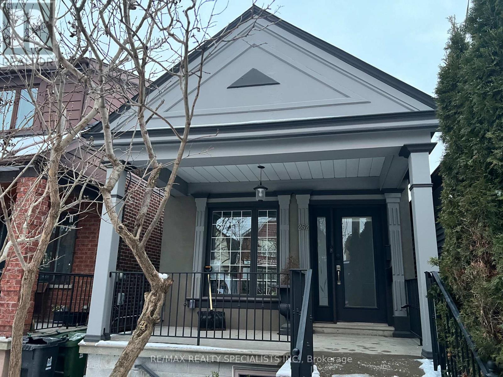 Photo of 252 Earlscourt Avenue