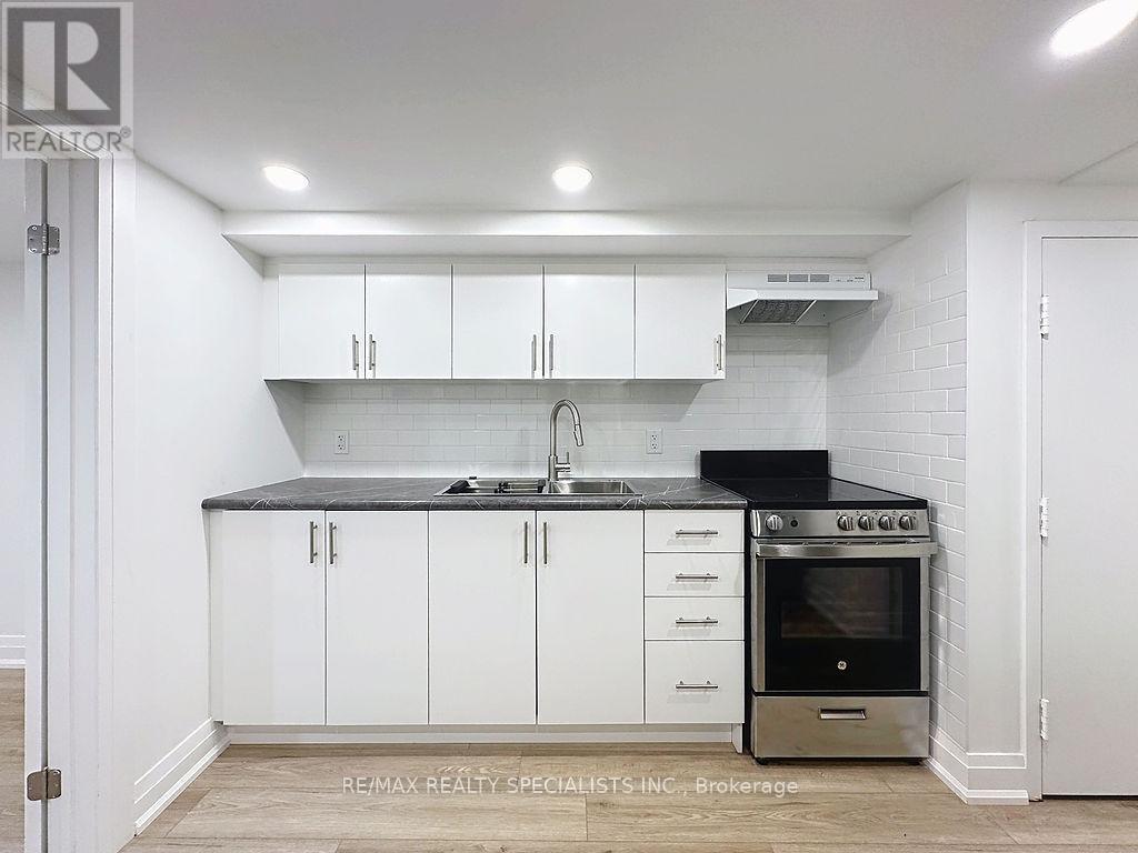 252 EARLSCOURT AVENUE - 27