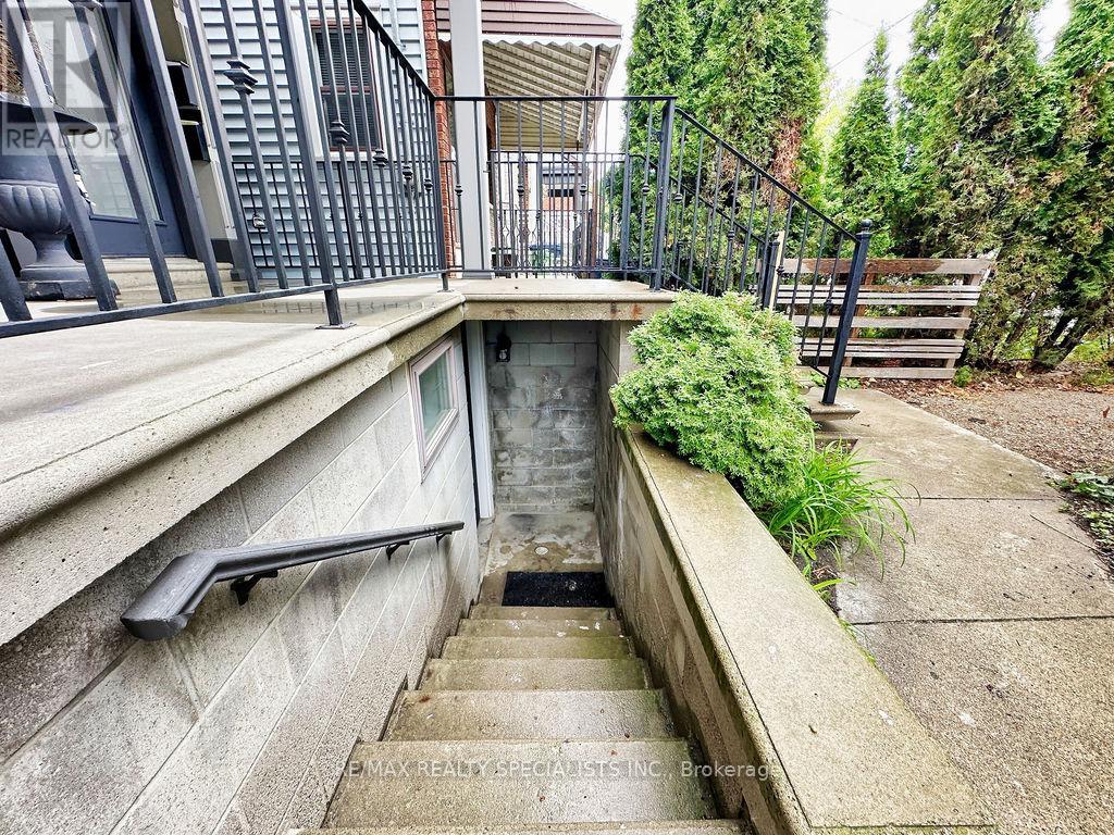 252 EARLSCOURT AVENUE - 4