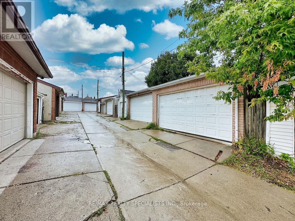 252 EARLSCOURT AVENUE - 47