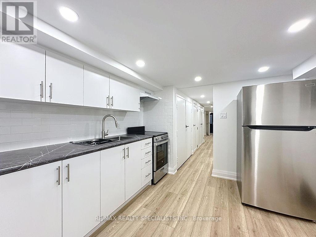 252 EARLSCOURT AVENUE - 26