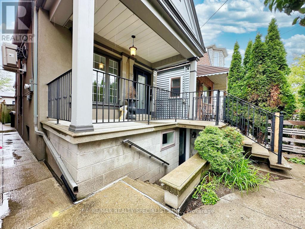 252 EARLSCOURT AVENUE - 3