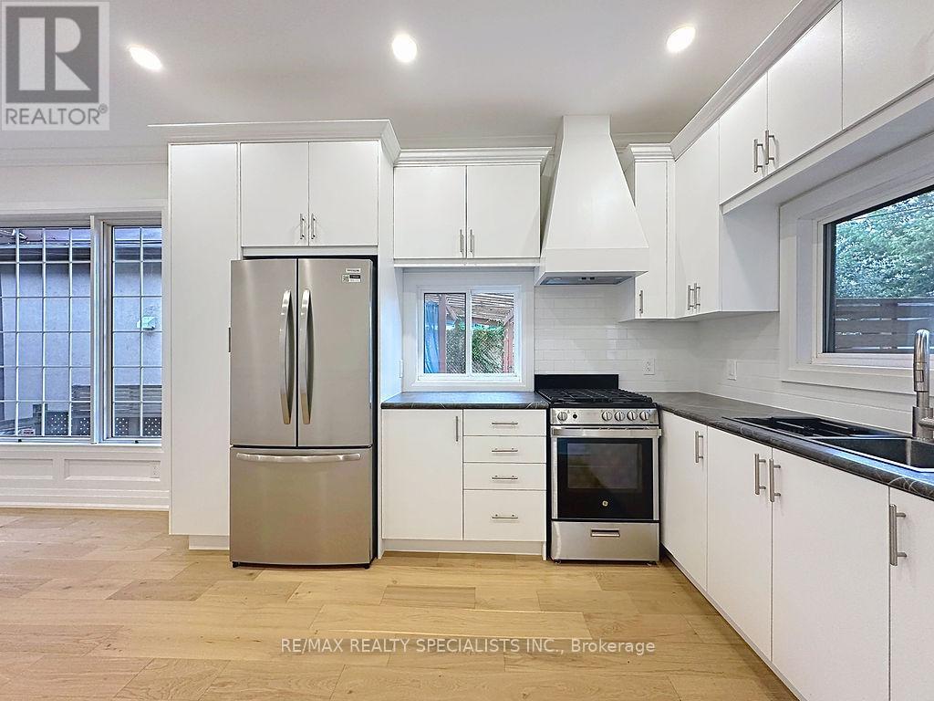252 EARLSCOURT AVENUE - 9