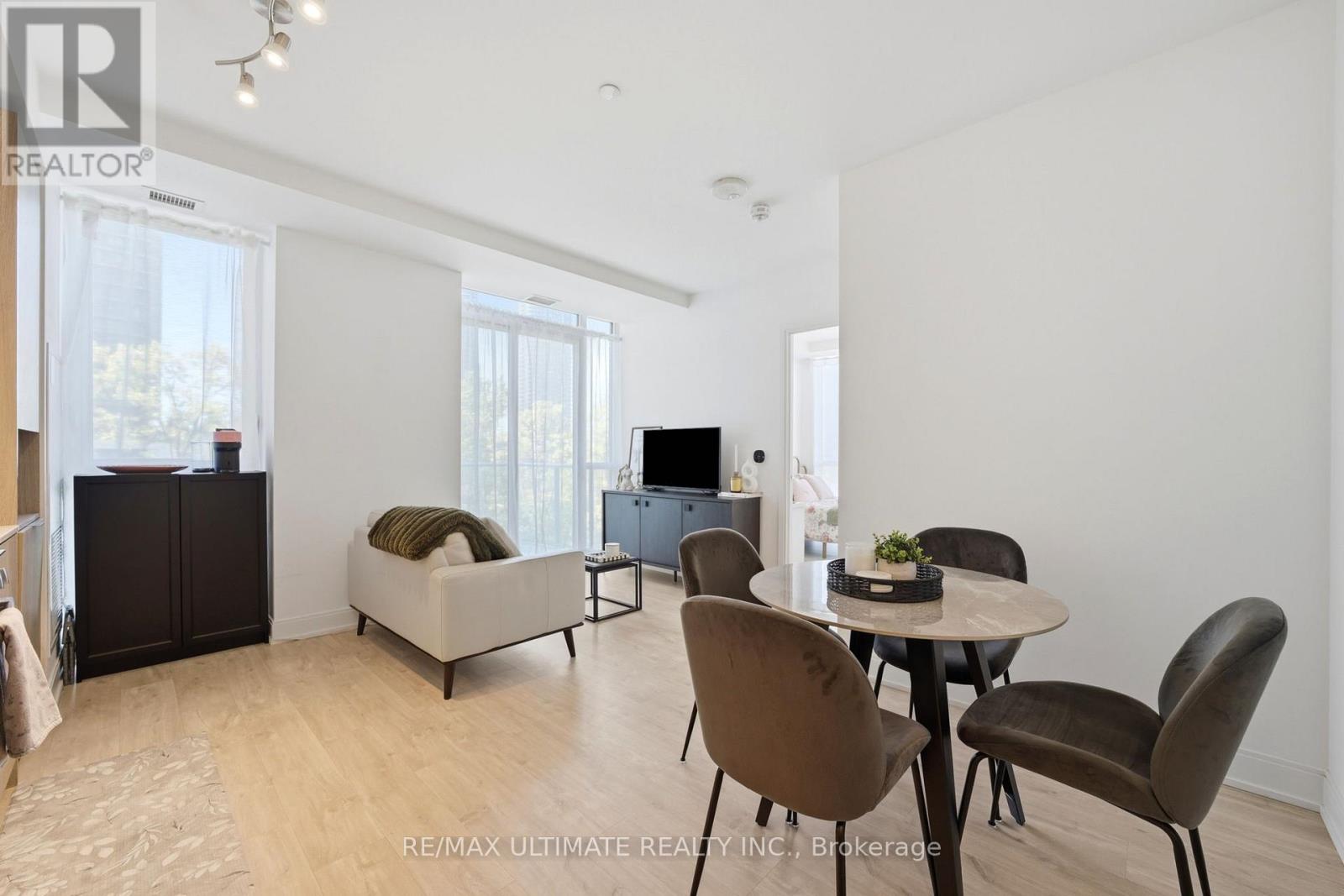 #402 70 ANNIE CRAIG DRIVE - 10