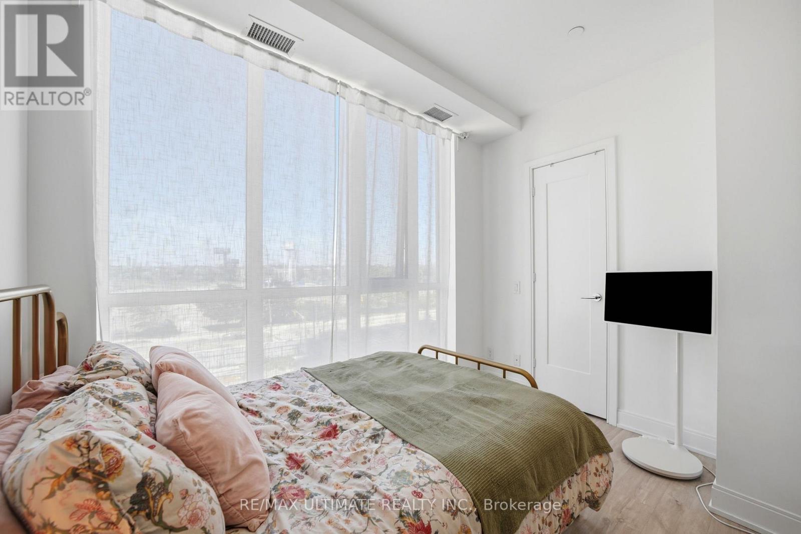 #402 70 ANNIE CRAIG DRIVE - 14