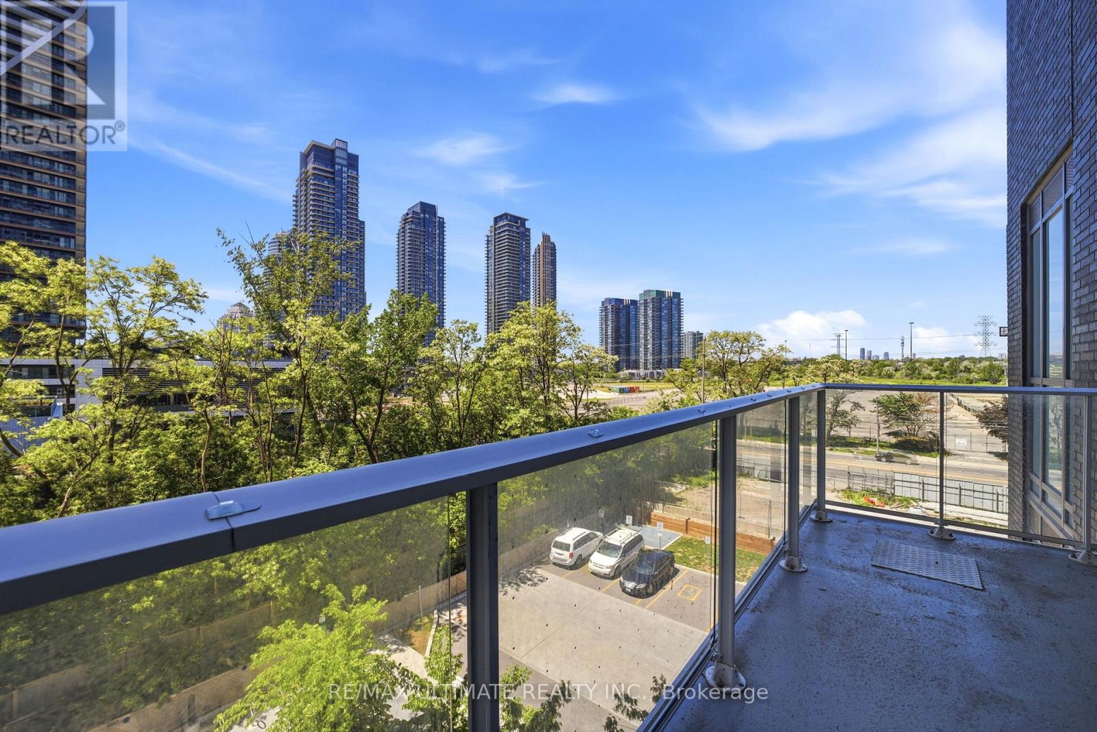 #402 70 ANNIE CRAIG DRIVE - 20