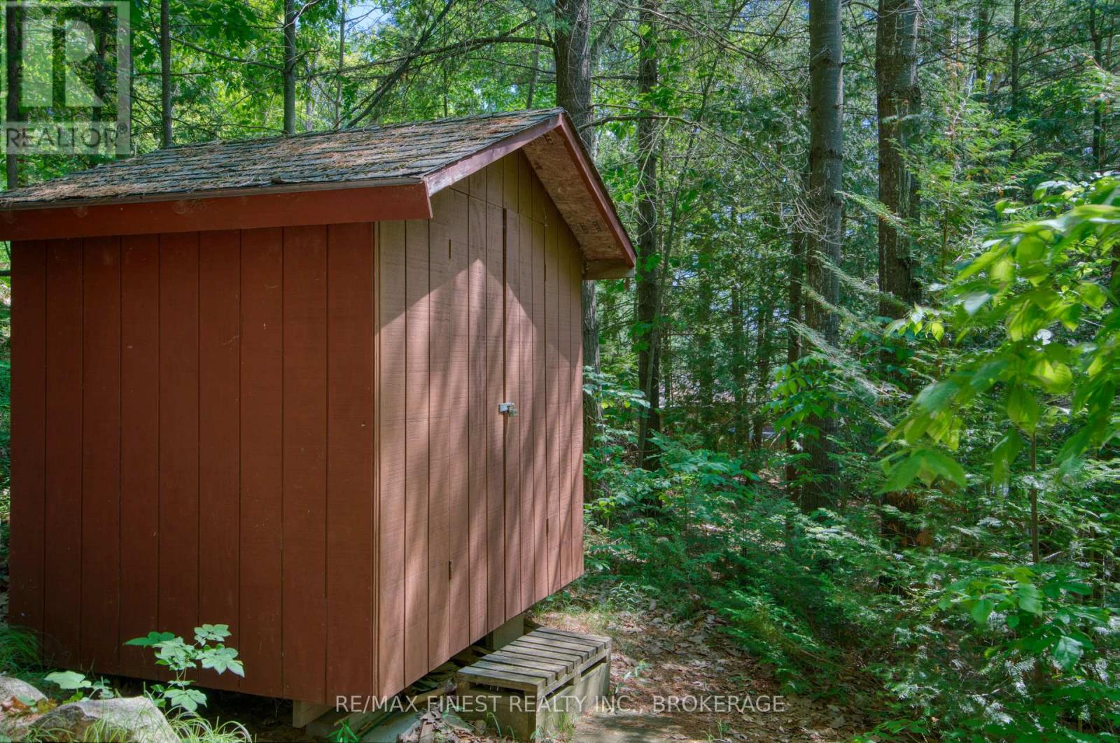 1029 OAK LANE NORTH - 17