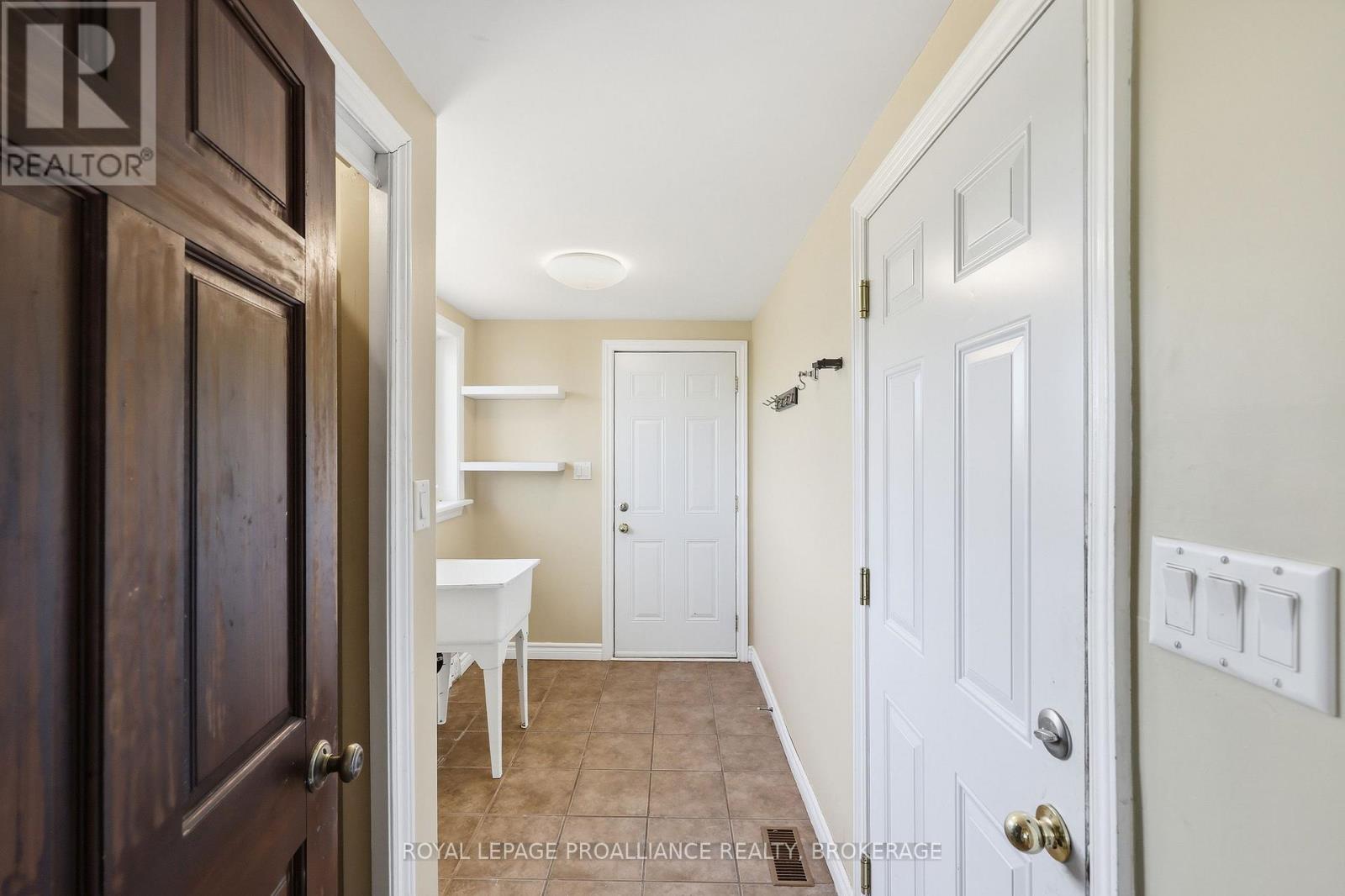 1461 ENGLISH WAY - 26