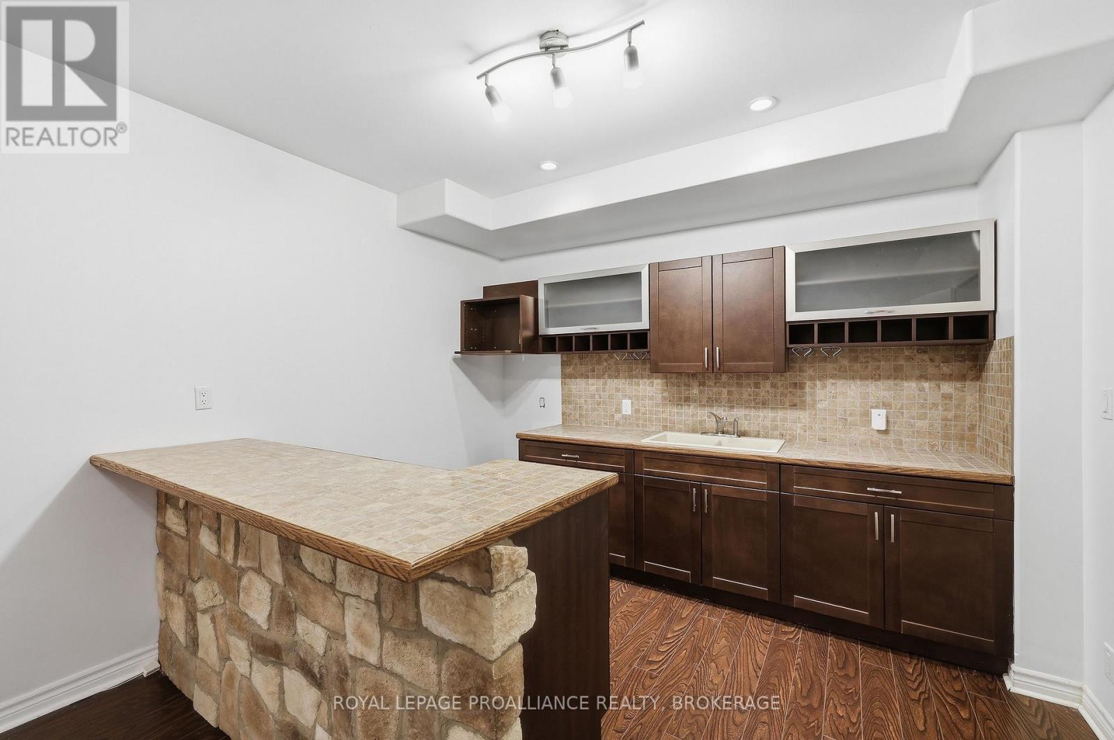 1461 ENGLISH WAY - 43