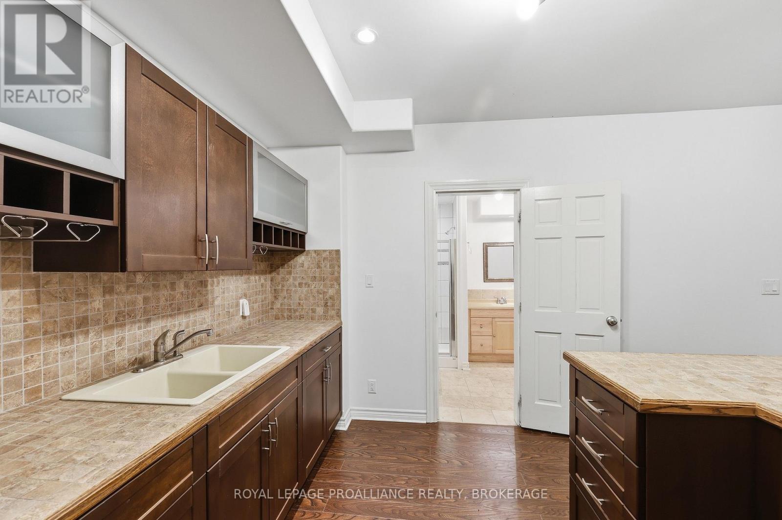 1461 ENGLISH WAY - 44