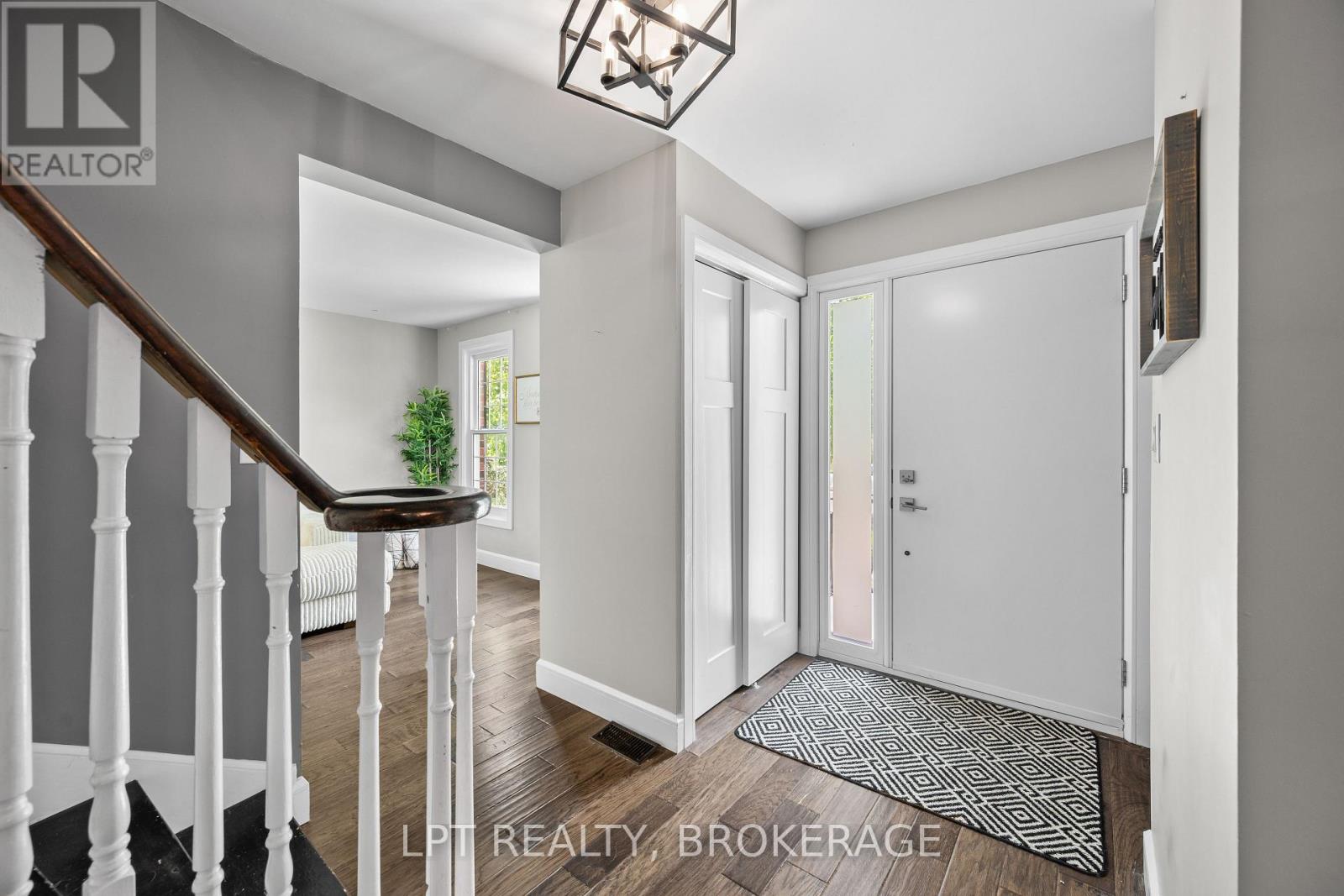 19 COLLEGEVIEW CRESCENT - 12