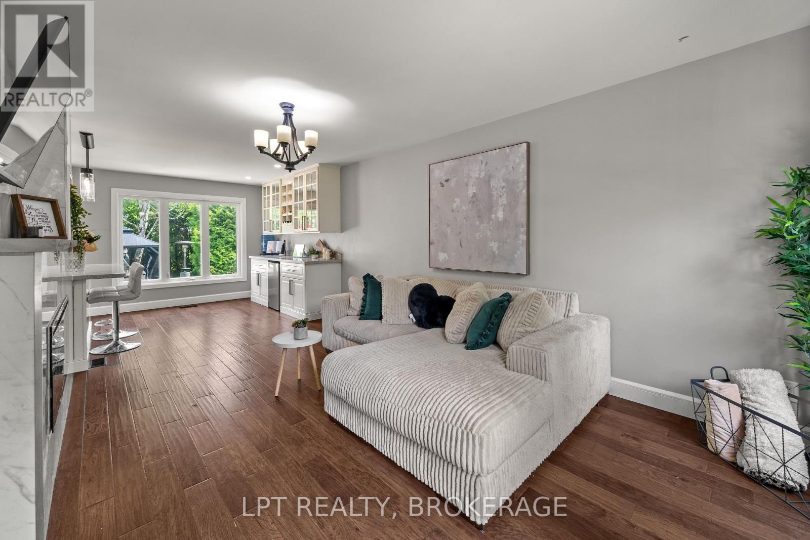 19 COLLEGEVIEW CRESCENT - 25