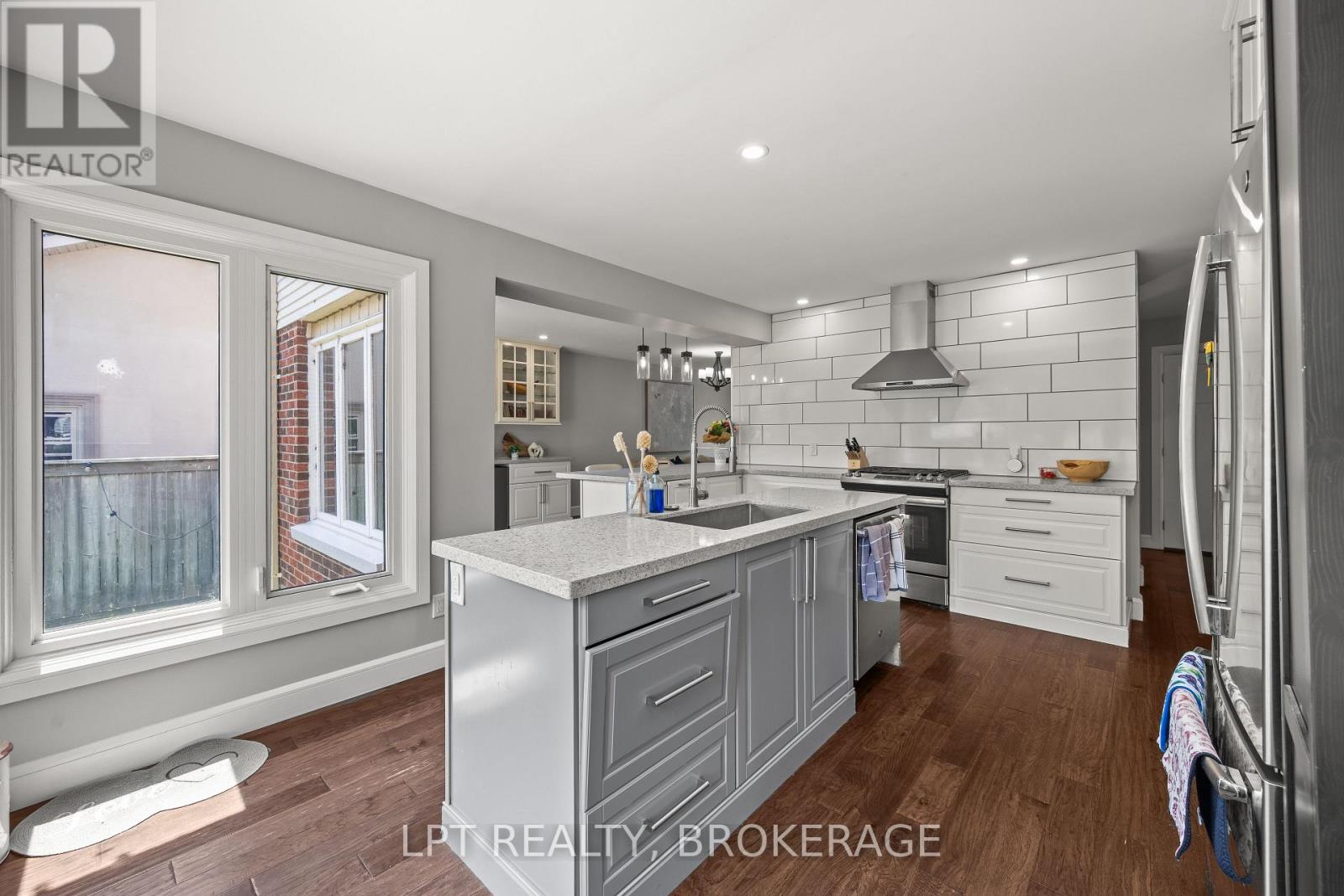 19 COLLEGEVIEW CRESCENT - 2