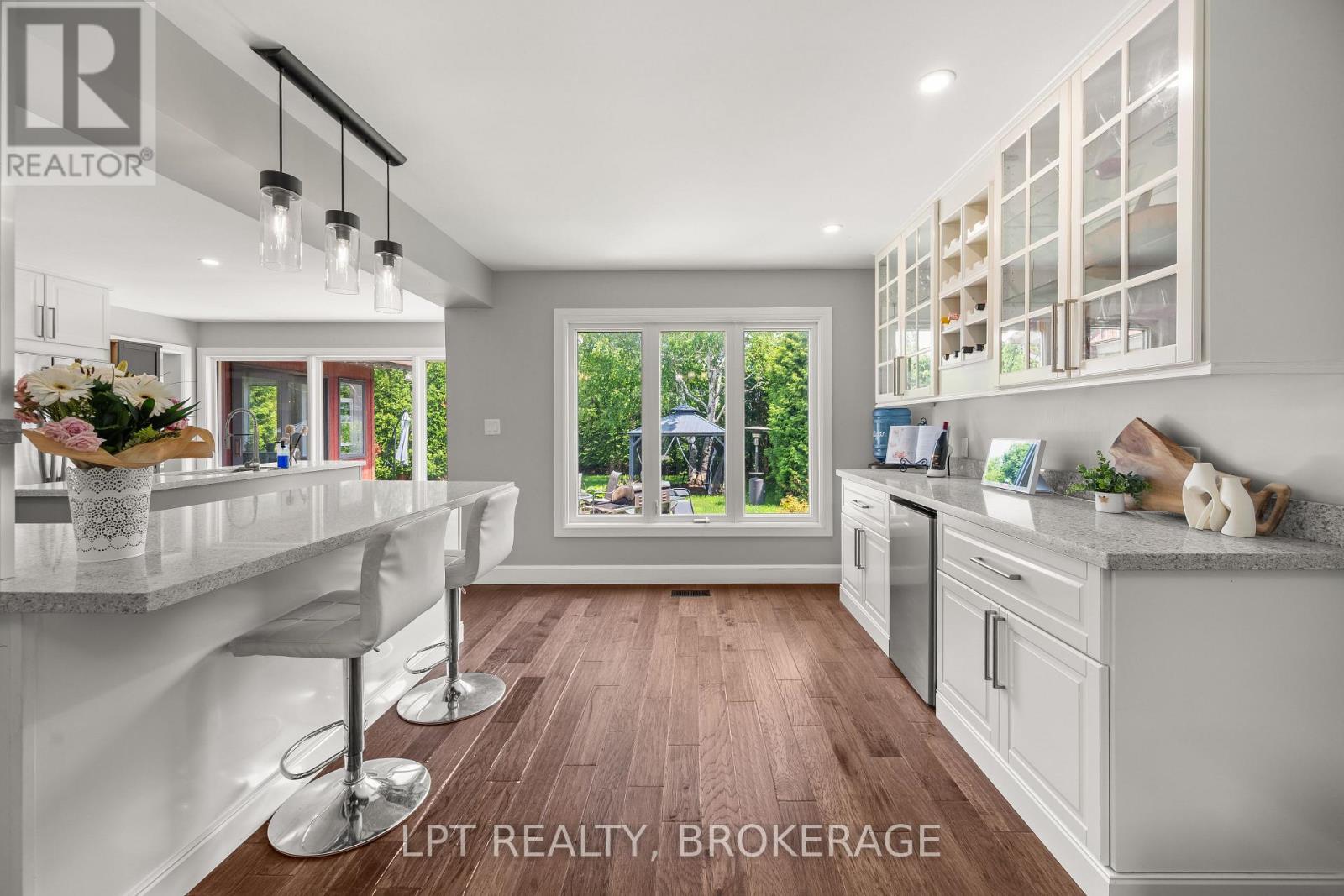 19 COLLEGEVIEW CRESCENT - 23