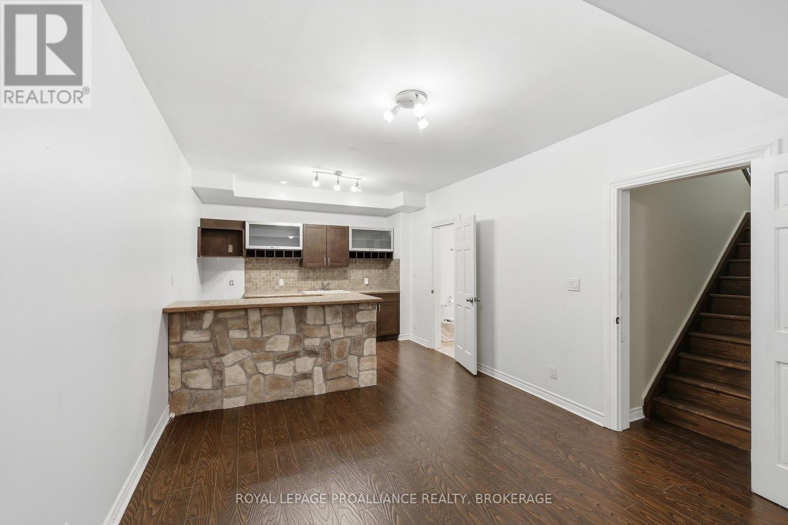 1461 ENGLISH WAY - 42