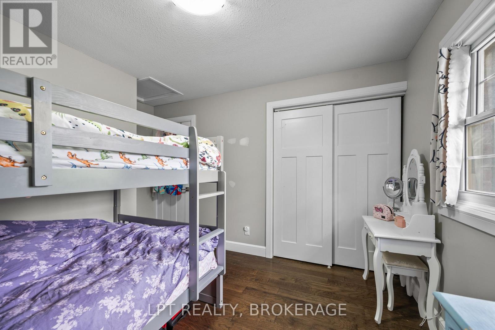 19 COLLEGEVIEW CRESCENT - 36