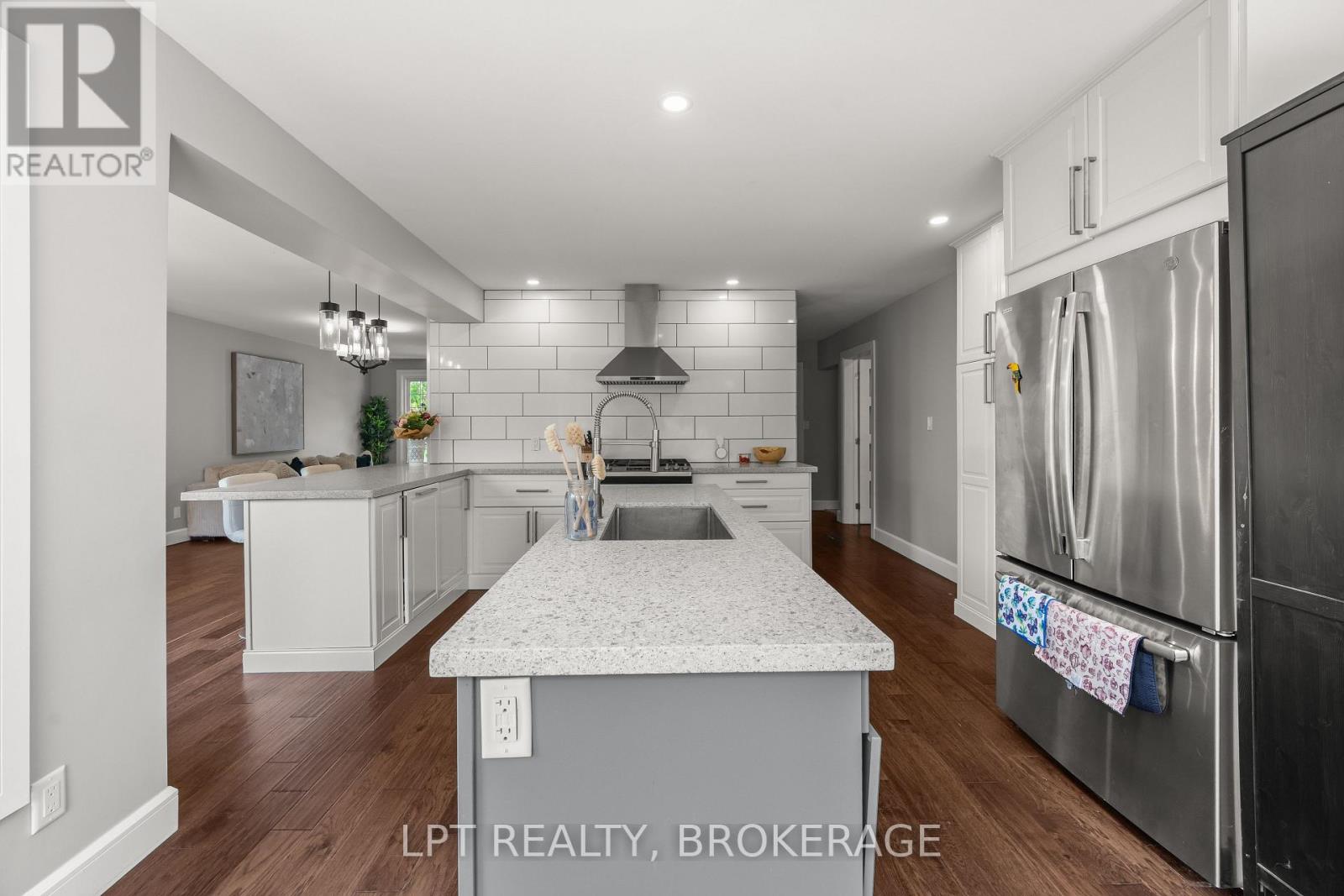 19 COLLEGEVIEW CRESCENT - 20