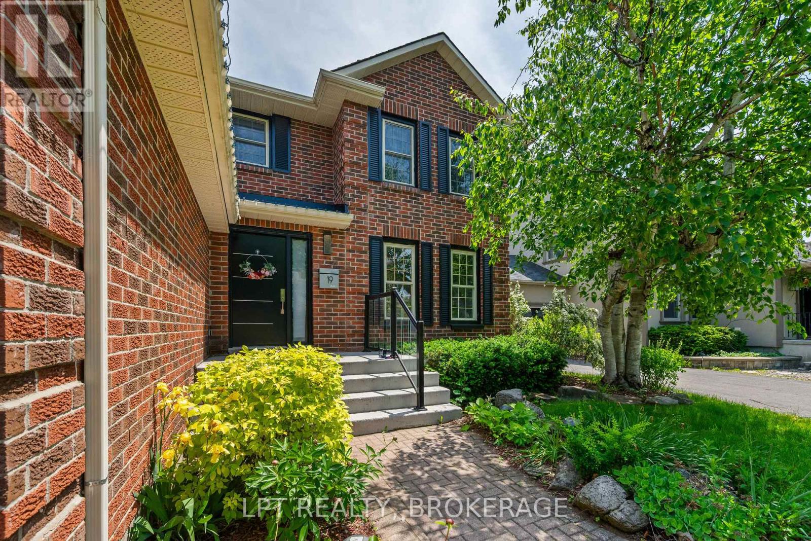 19 COLLEGEVIEW CRESCENT - 47