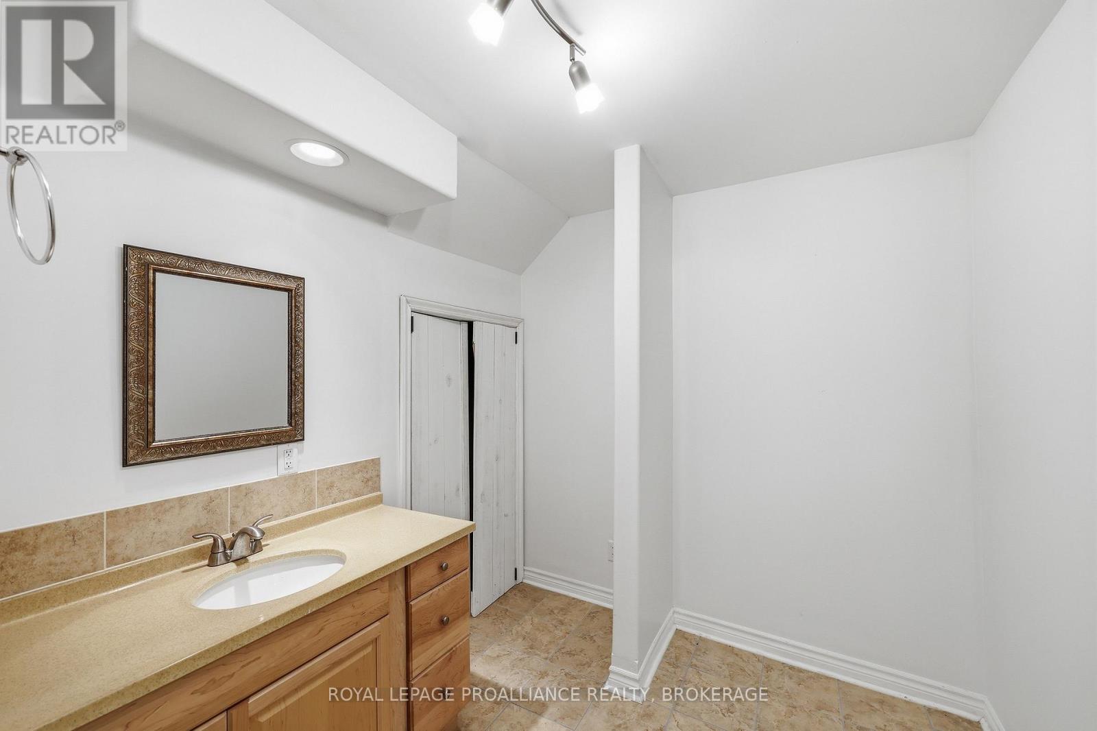 1461 ENGLISH WAY - 46