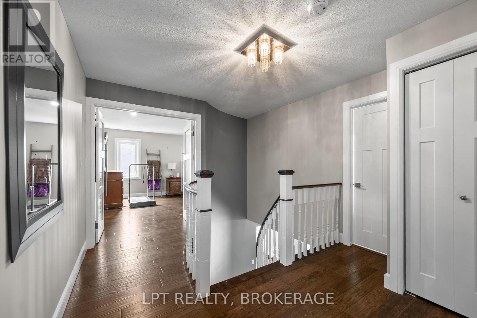 19 COLLEGEVIEW CRESCENT - 27