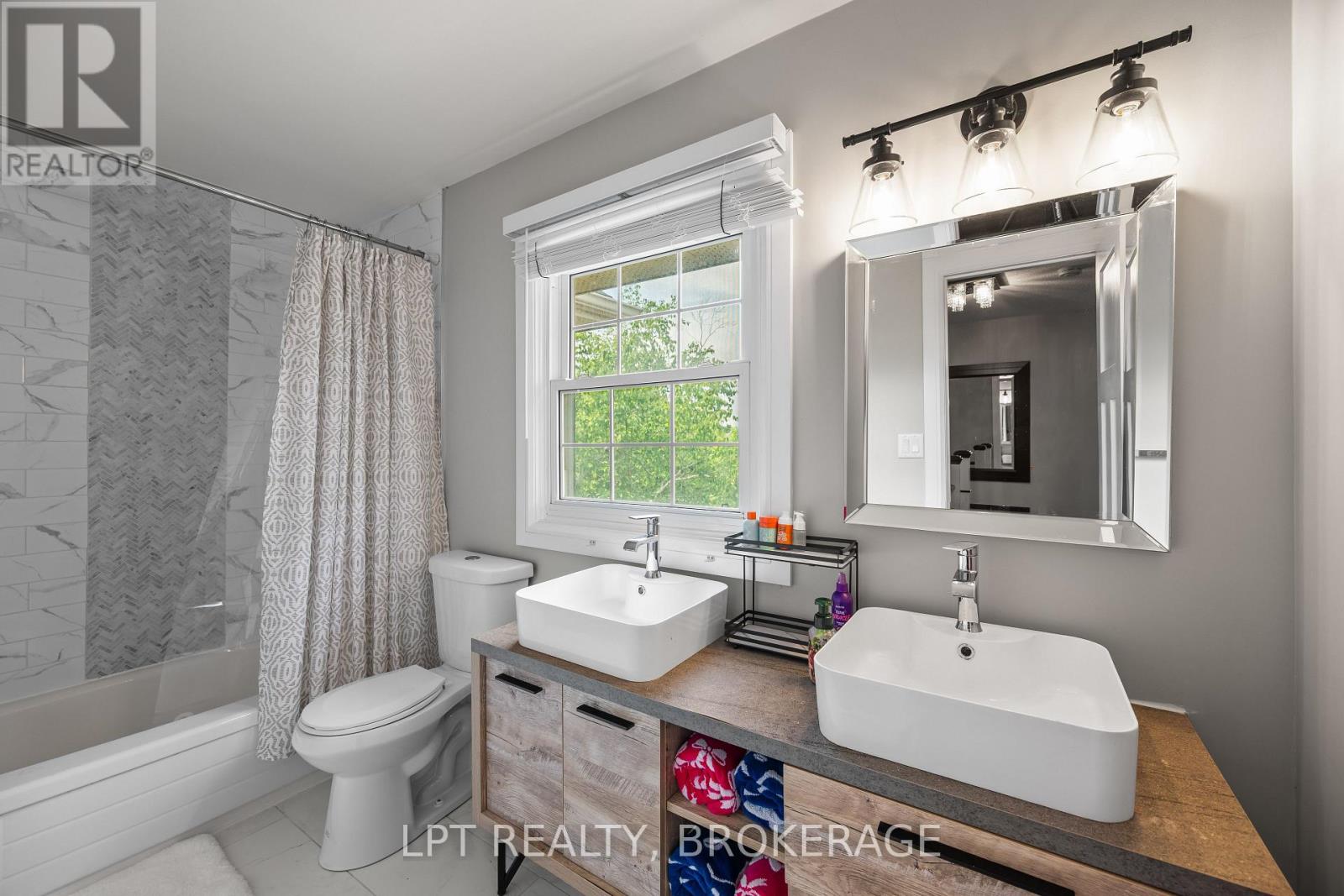 19 COLLEGEVIEW CRESCENT - 37