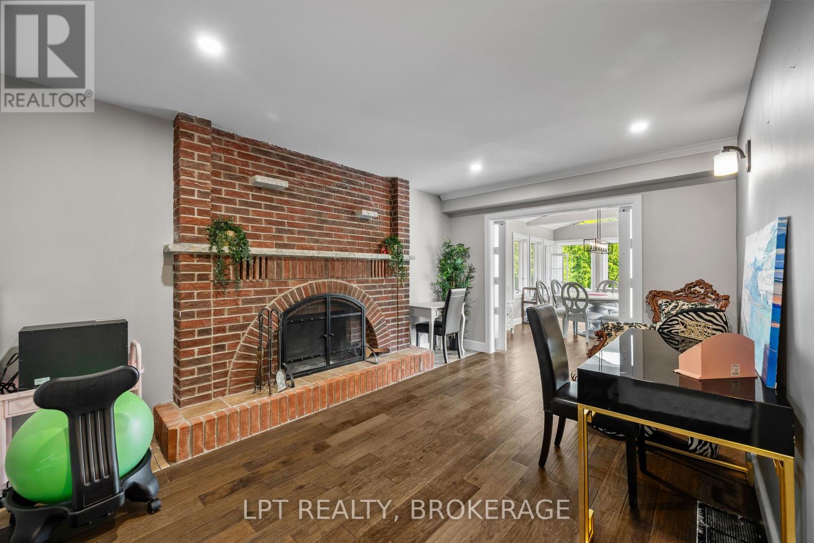 19 COLLEGEVIEW CRESCENT - 16