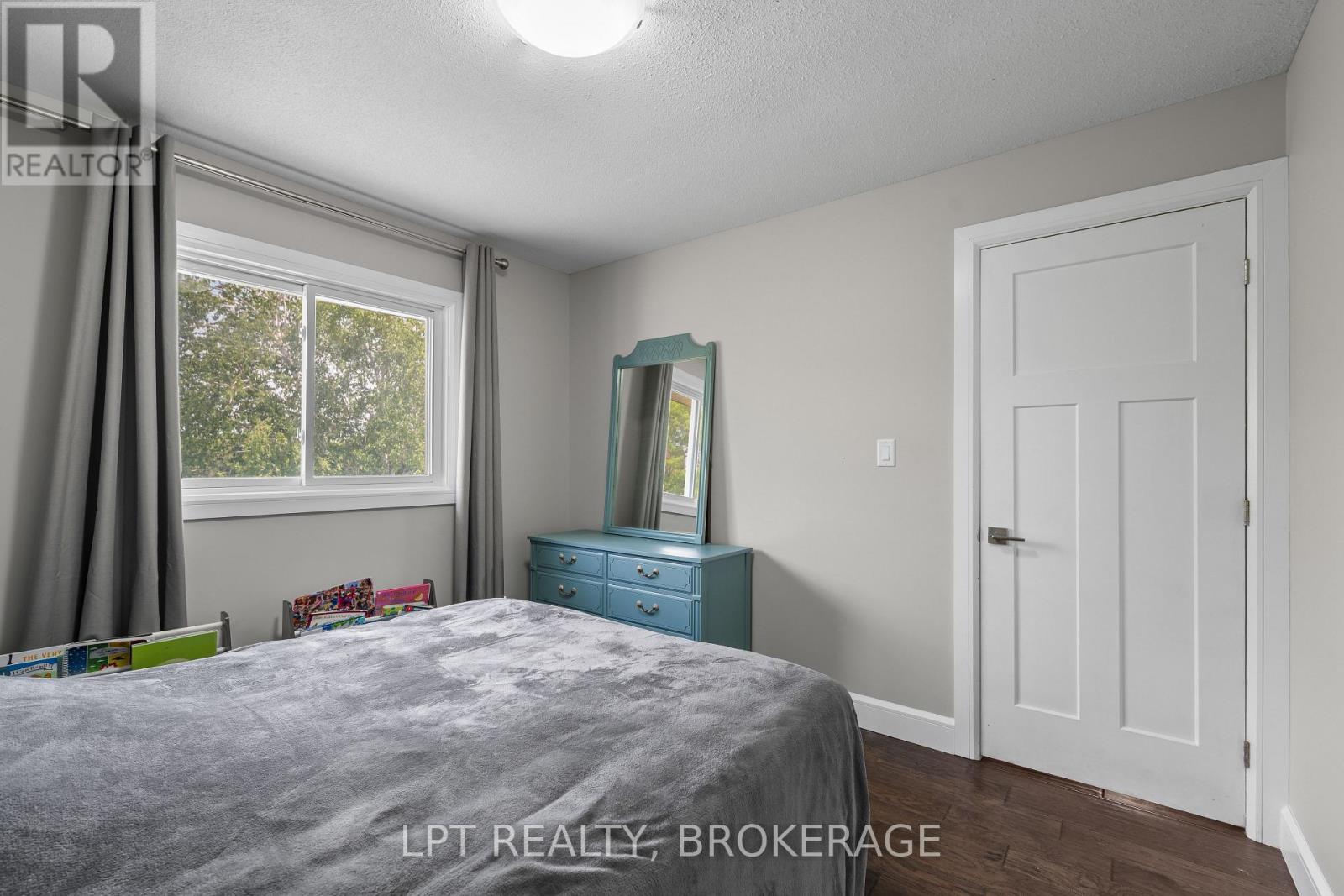 19 COLLEGEVIEW CRESCENT - 35
