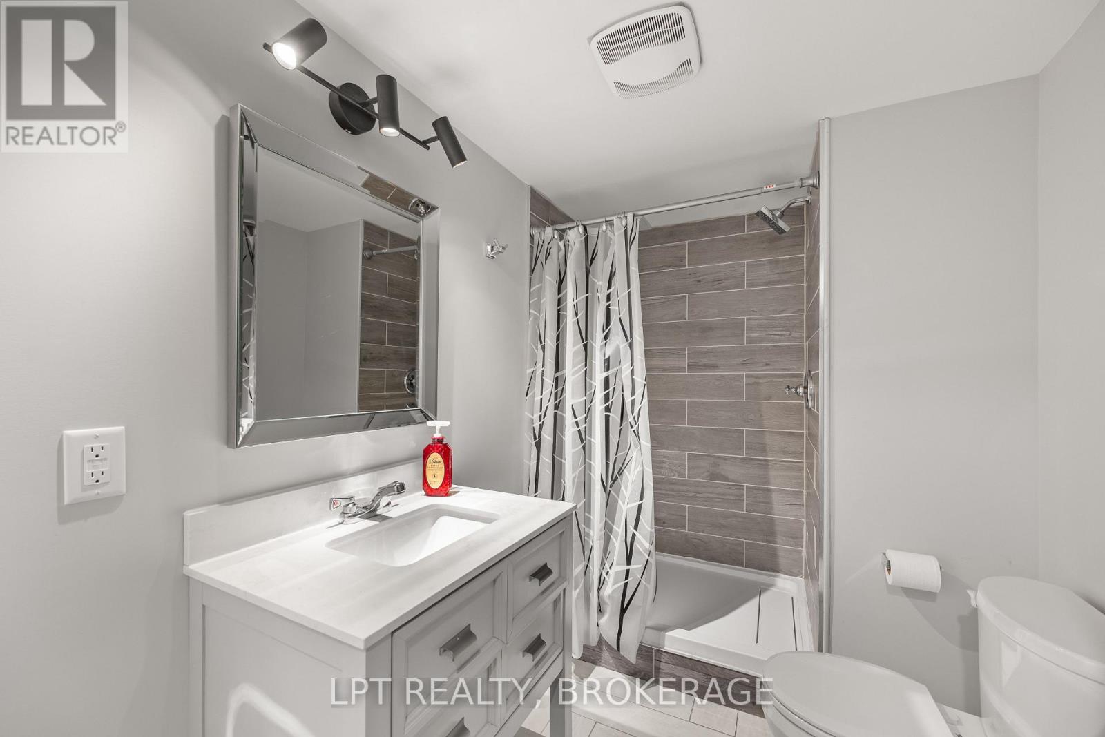 19 COLLEGEVIEW CRESCENT - 40