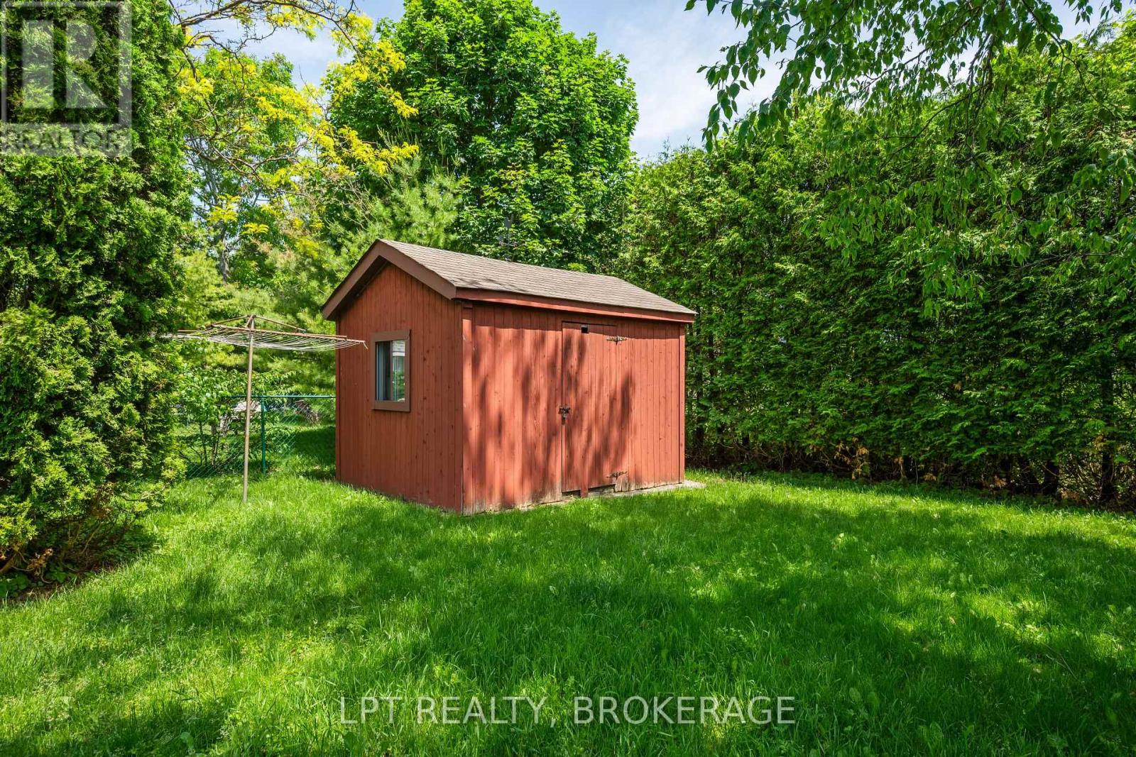 19 COLLEGEVIEW CRESCENT - 44