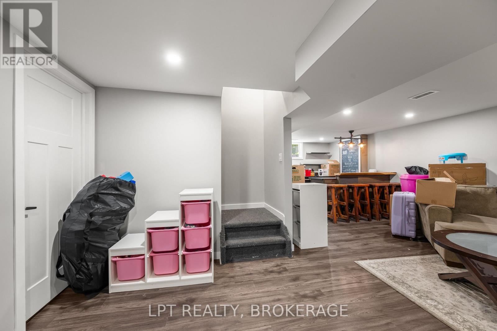 19 COLLEGEVIEW CRESCENT - 38