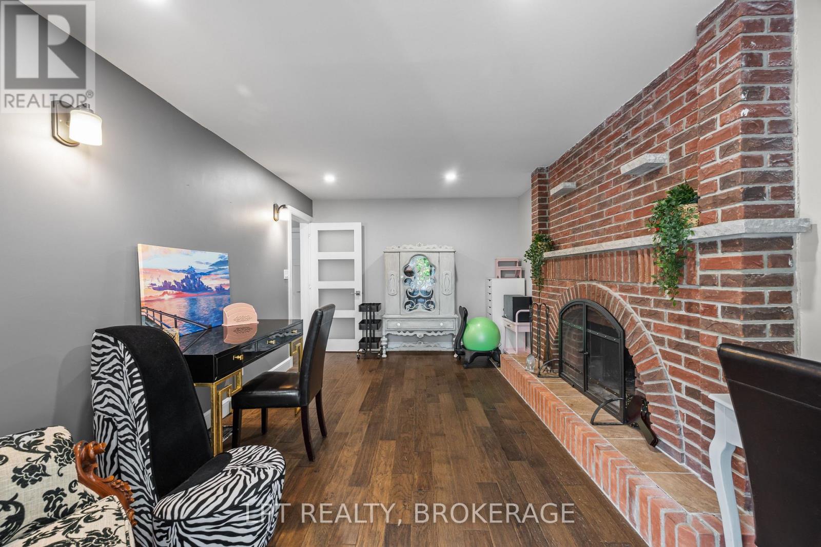 19 COLLEGEVIEW CRESCENT - 17