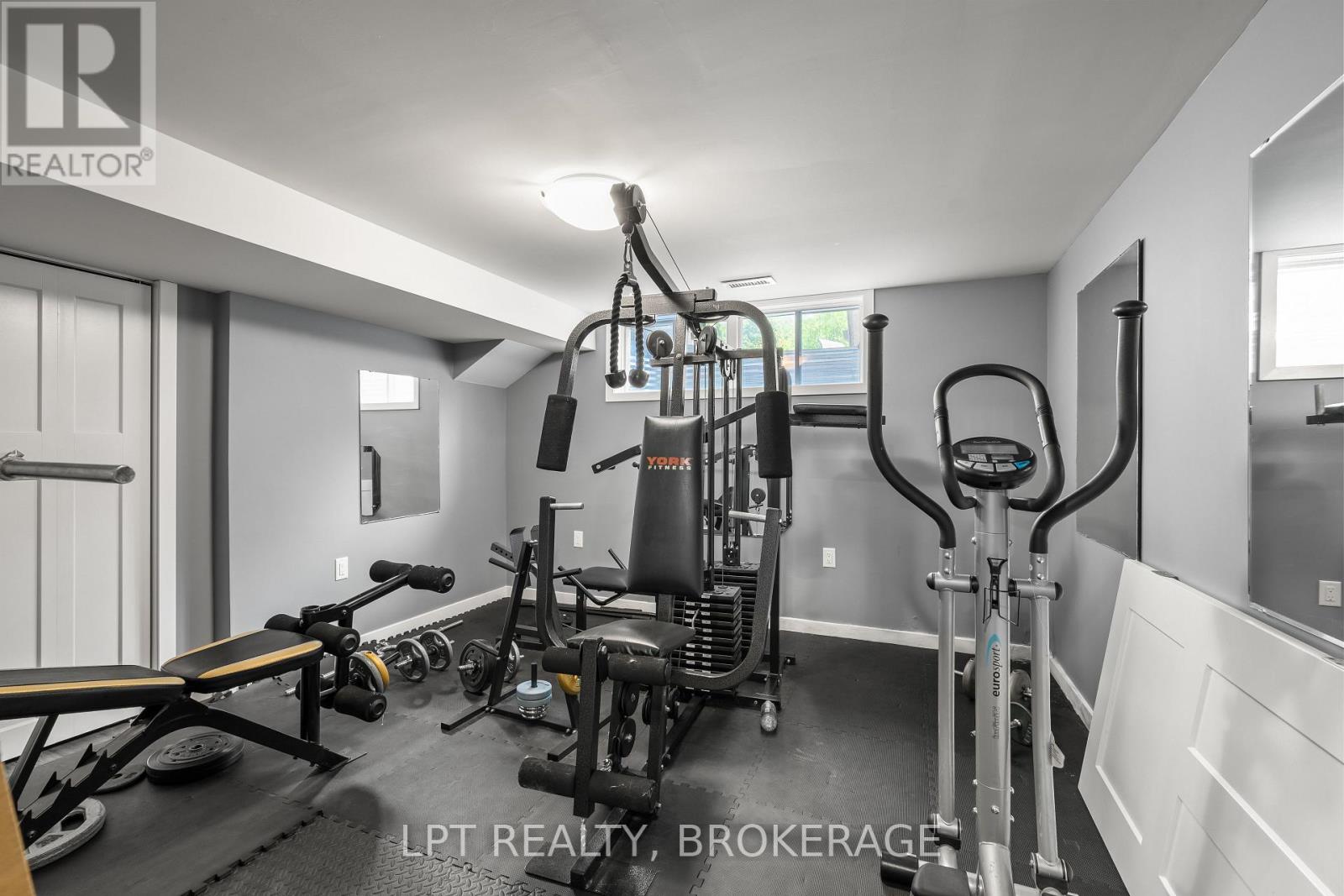 19 COLLEGEVIEW CRESCENT - 42
