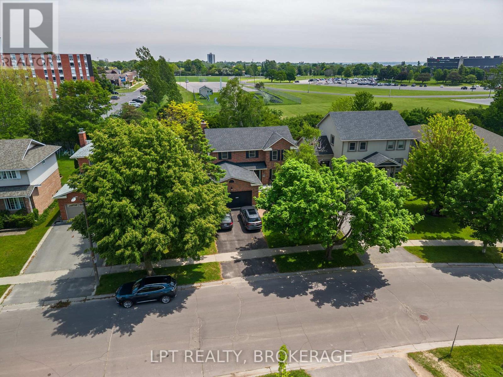 19 COLLEGEVIEW CRESCENT - 46