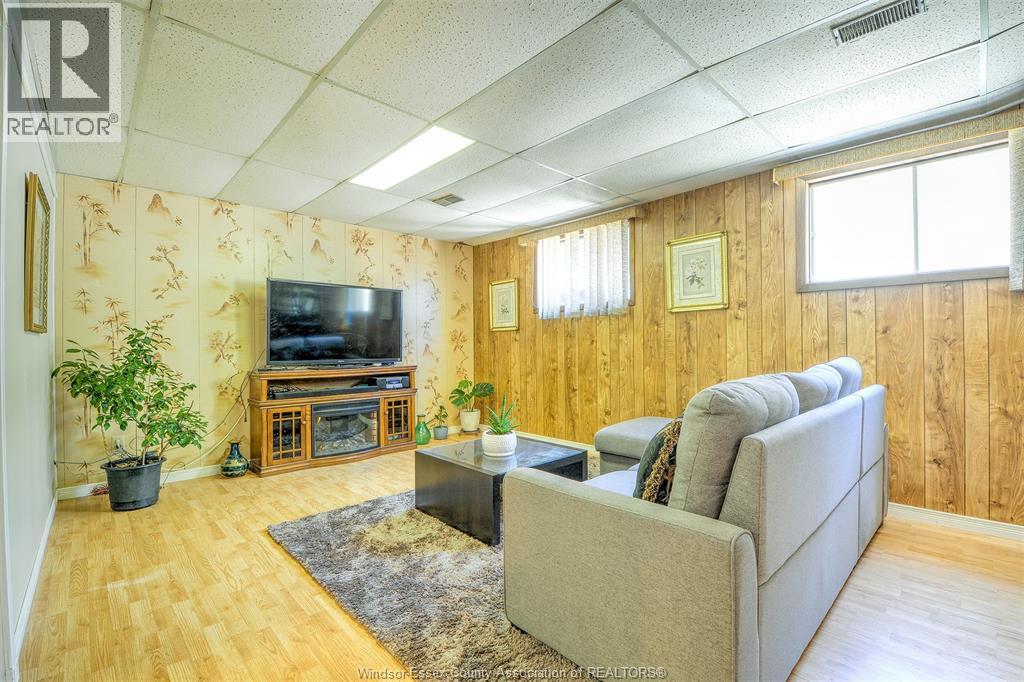 1651 COURTLAND - 17