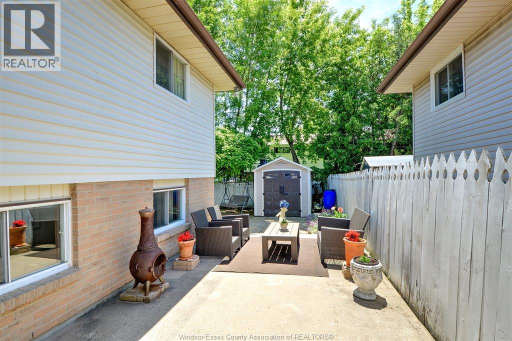 1651 COURTLAND - 24