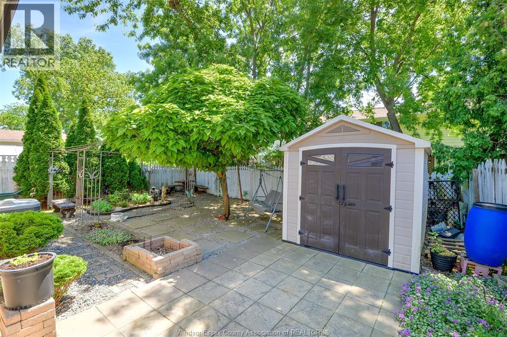 1651 COURTLAND - 25