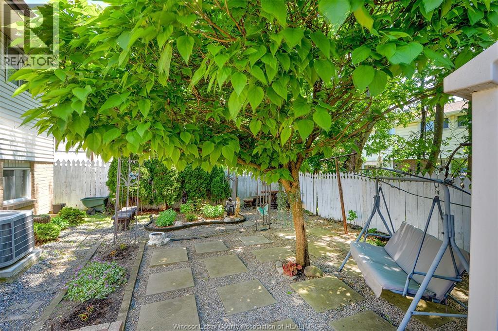 1651 COURTLAND - 26