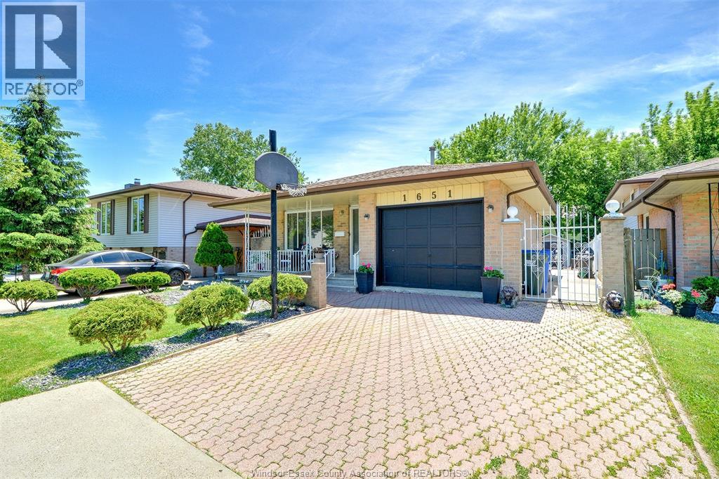 1651 COURTLAND - 3