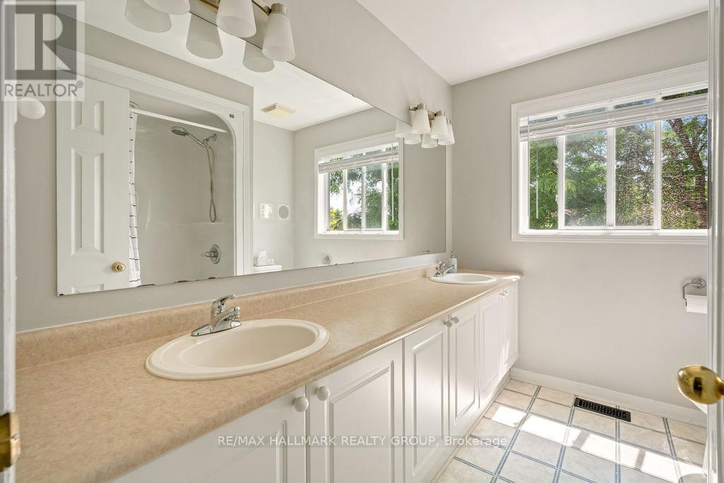 3 Bed, 3 Bath House for Rent in Ottawa – 113 CARWOOD CIRCLE, Ottawa – MLS# X13444618 - Image 21