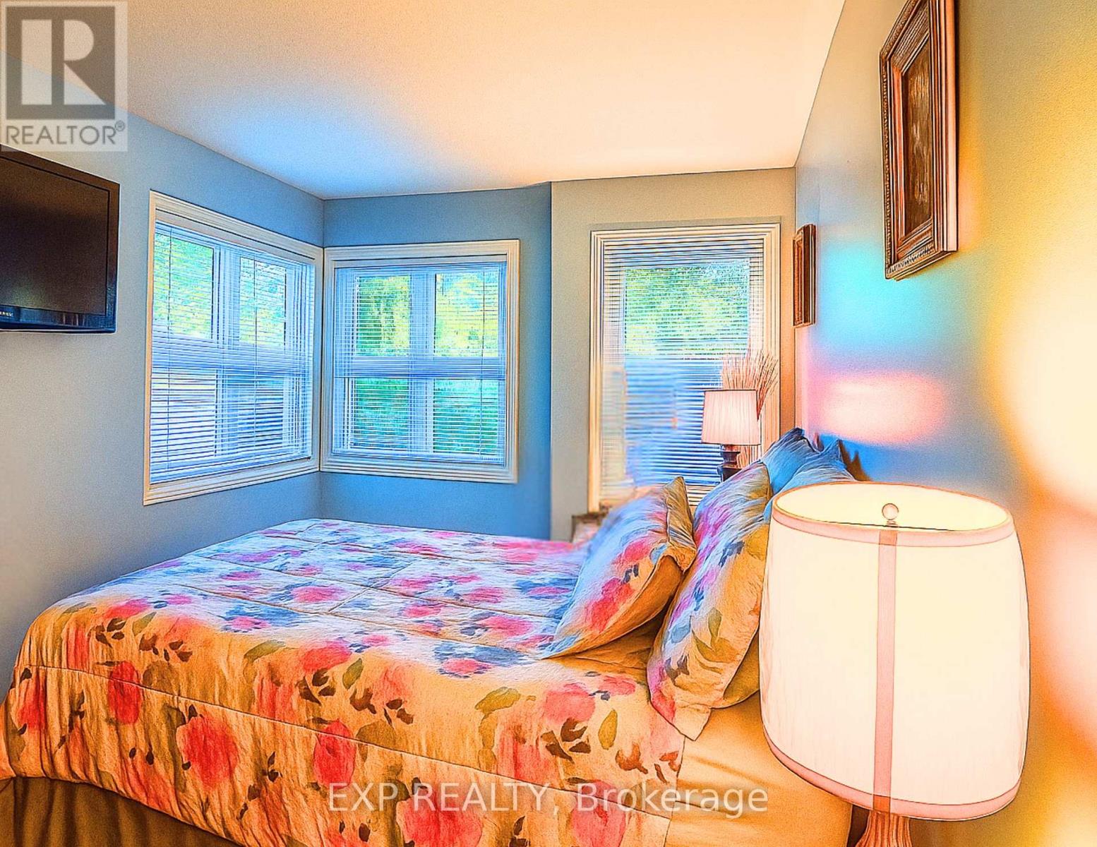 #132 760 LAWRENCE AVENUE W - 4
