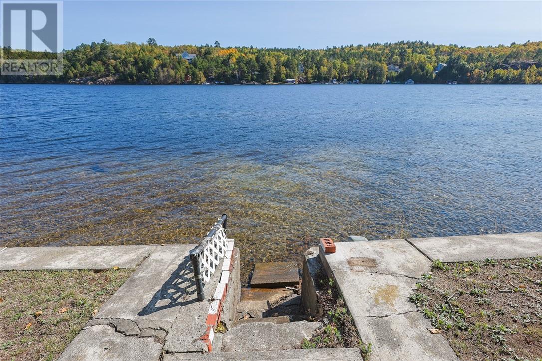 2095 Sunnyside Road - Image 32