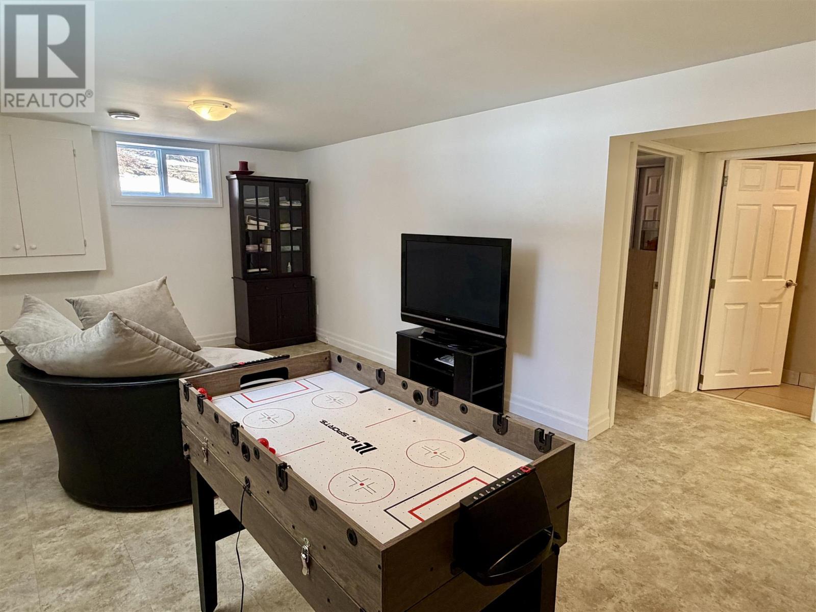 97 Hutchison AVE - 25